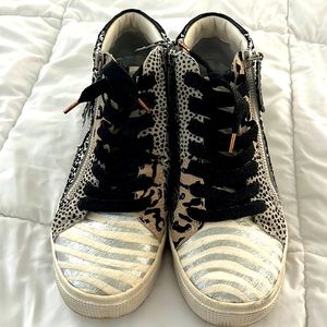 Dolce vita adorable high top sneaks